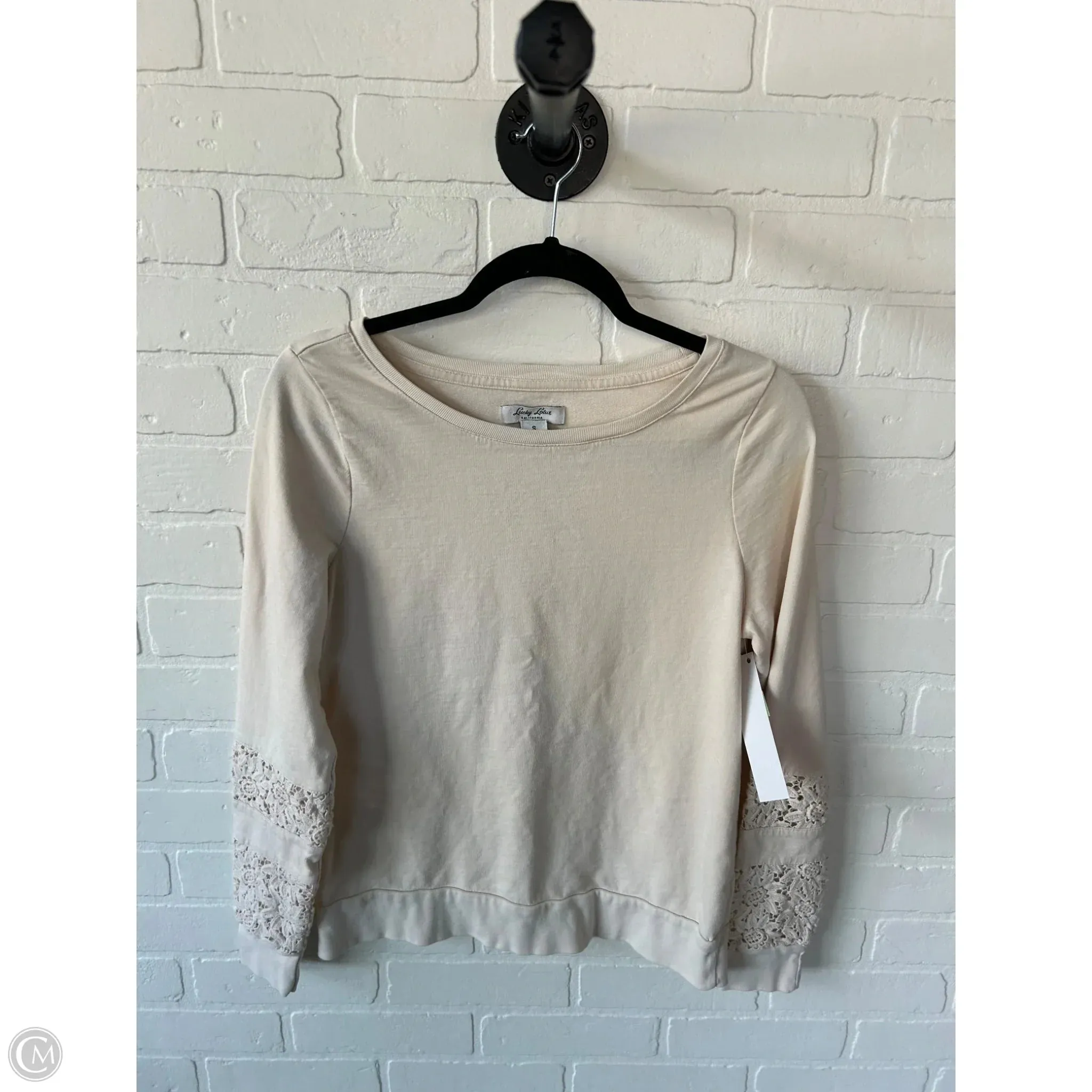 Top Long Sleeve By Lucky Lotus In Cream, Size: S