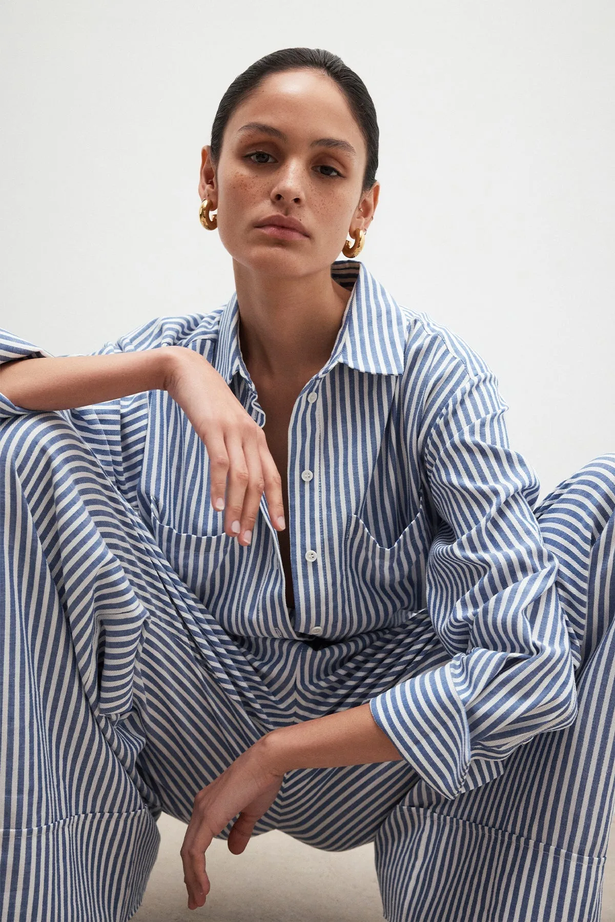 YASMINE CURVED HEM SHIRT
